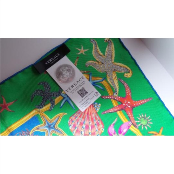 VERSACE TRESOR DE LA MER PRINT SILK SCARF SIZE OS - Picture 10 of 12